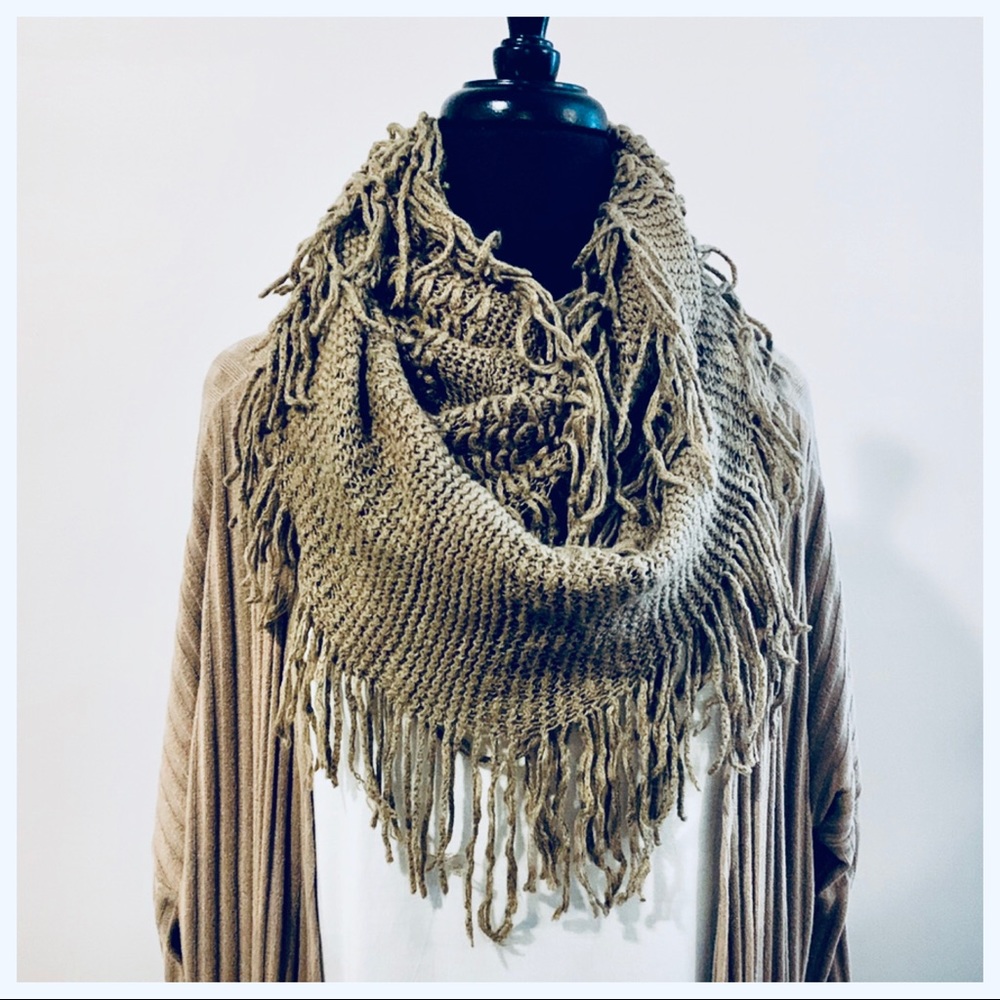 Paris fringe style infinity scarf - Picture 3 of 7